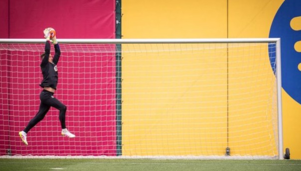 Ter Stegen thể hiện tốt trên sân tập.