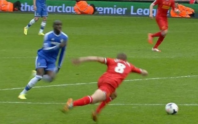 Khoảnh khắc đáng quên của Gerrard.
