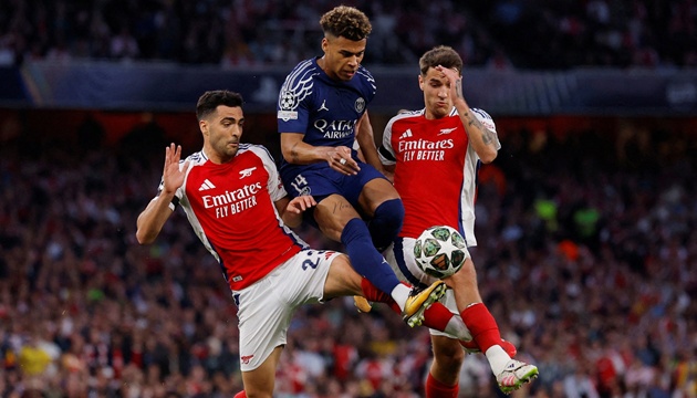 Arsenal vẫn còn trận lượt về bán kết Champions League với PSG.