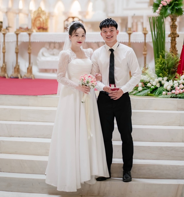 Hồ Văn Cường vừa kết hôn với Nguyễn Linh. Ảnh: NVCC.
