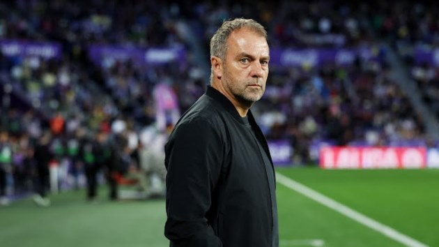Barca gặp nhiều khó khăn ở hiệp 1.