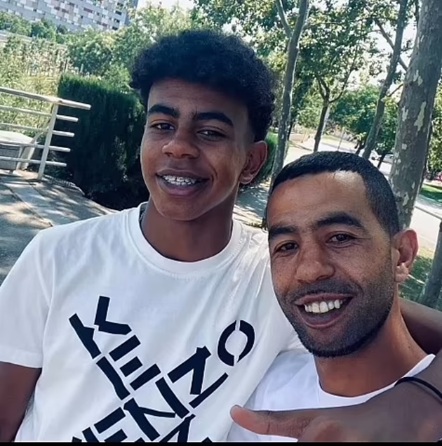 Yamal và người cha Mounir Nasraoui luôn ủng hộ anh.