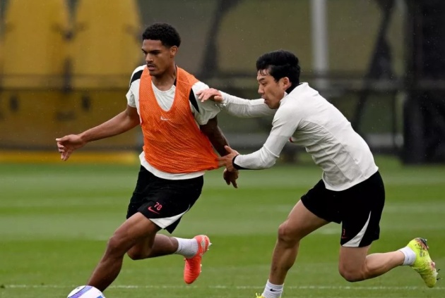 Liverpool có thể sử dụng đội hình B trước Chelsea.