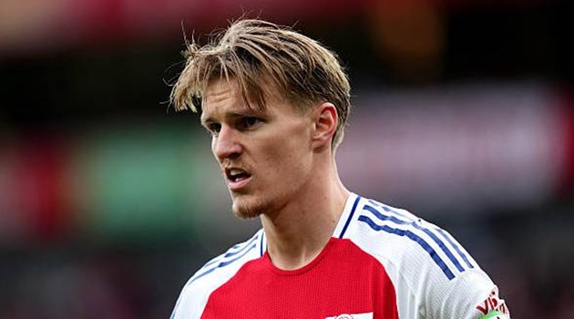 Martin Odegaard trấn an người hâm mộ Arsenal.