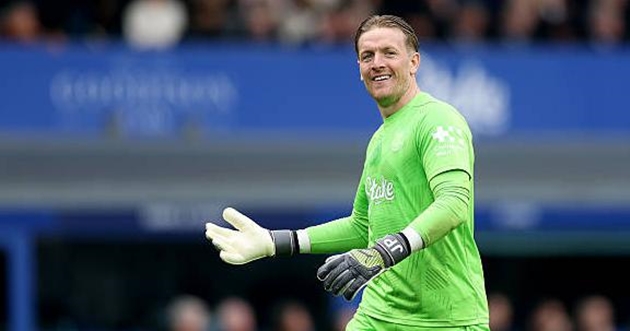 Jordan Pickford tiếp tục gặp khó khăn cùng Everton.