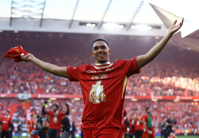 Anh đã giành những danh hiệu lớn với The Reds.
