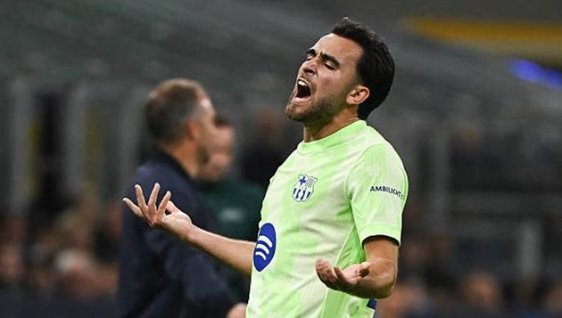 Eric Garcia thất vọng sau trận thua của Barcelona trước Inter Milan.