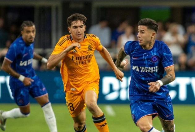 Fernandez thăng hoa trong màu áo Chelsea.