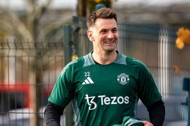 Heaton lại trở thành nhân tố quan trọng đối với Man United.
