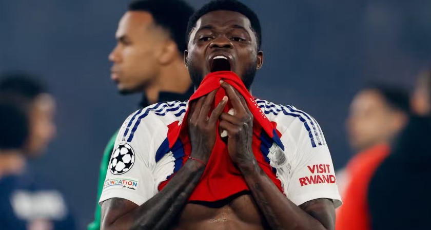 Thomas Partey thi đấu kém trước PSG.