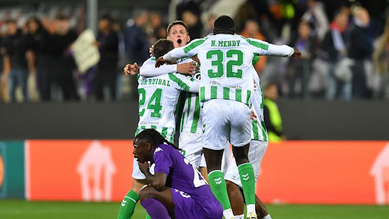 Betis giành vé vào chung kết sau trận hòa 2-2 ở lượt về.