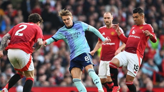 MU vô địch Europa League sẽ mang tới tin xấu cho Arsenal.