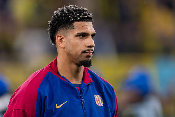 Araujo có một trận đấu đáng quên trước Inter.