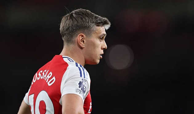 Trossard nên được trao cơ hội tại Anfield.