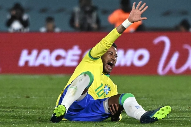 Neymar liên tục gặp vận xui.