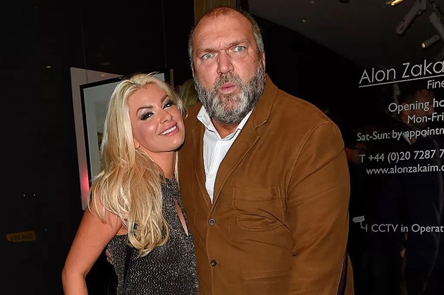 Neil Ruddock và Leah Newman bắt đầu mối quan hệ không hoàn toàn suôn sẻ.