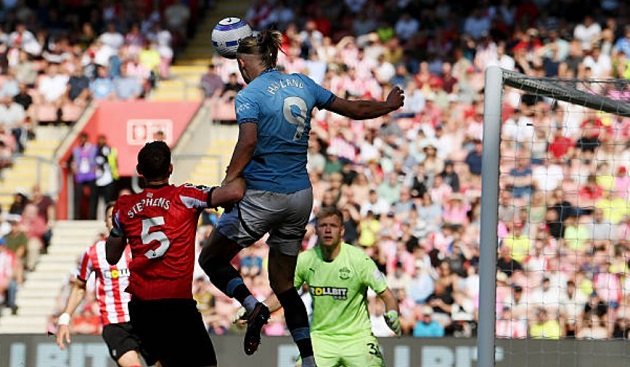 Man City bỏ lỡ nhiều cơ hội dù Haaland trở lại.