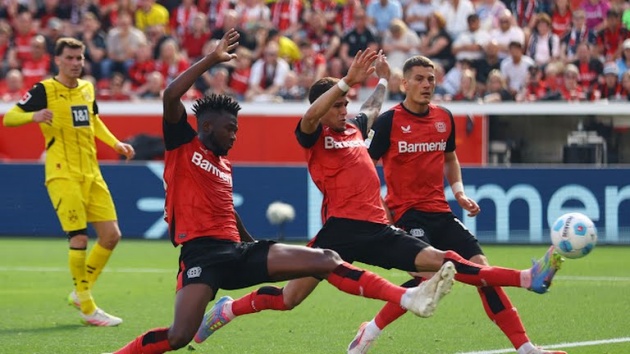 Leverkusen để thủng lưới 4 bàn trước Dortmund.