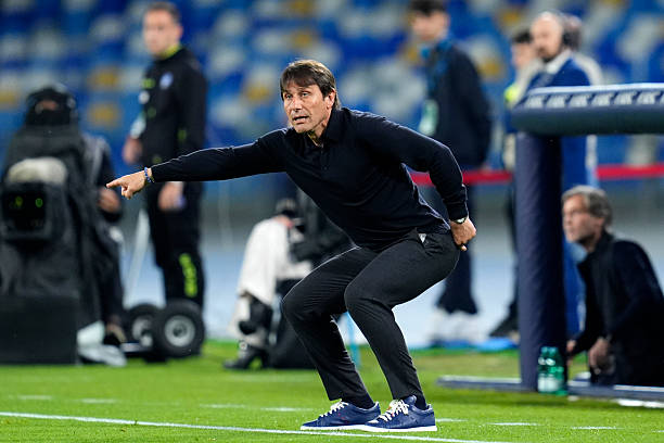 Thầy trò Conte đang đối mặt với áp lực lớn.