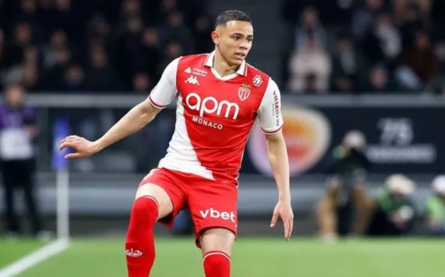Vanderson là mục tiêu của Liverpool.