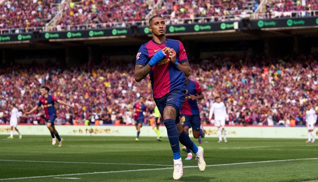 Barcelona cũng giữ chân thành công Raphinha.
