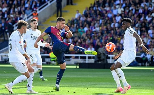Pha bóng này Real Madrid đã thoát một quả phạt đền.