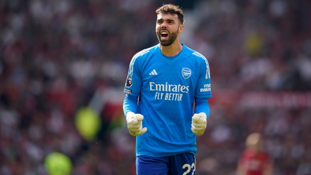 Raya trong màu áo Arsenal.