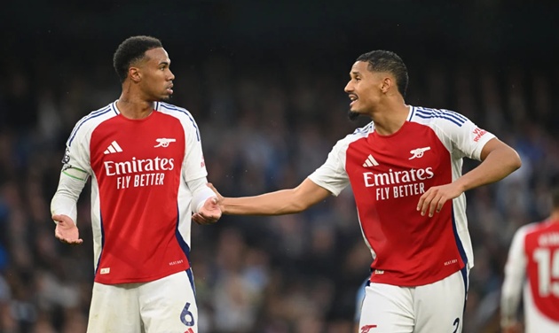 Arsenal quan tâm về chuyện tương lai của trụ cột