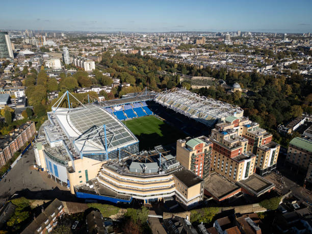 Stamford Bridge không còn sánh bằng những SVĐ hàng đầu khác ở Premier League.