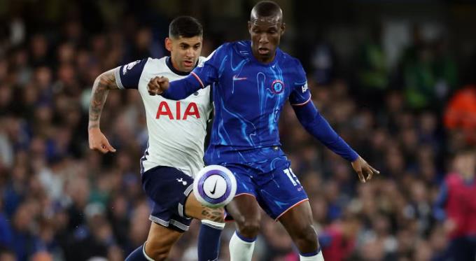 Jackson chưa thể gánh vác hàng công Chelsea.
