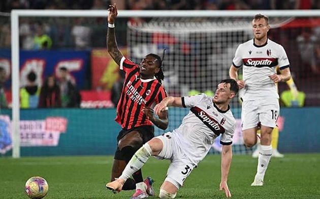 Hàng công AC Milan phung phí cơ hội.