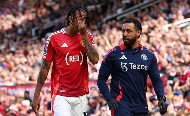 Yoro bị thương ở chân trong trận đấu với West Ham
