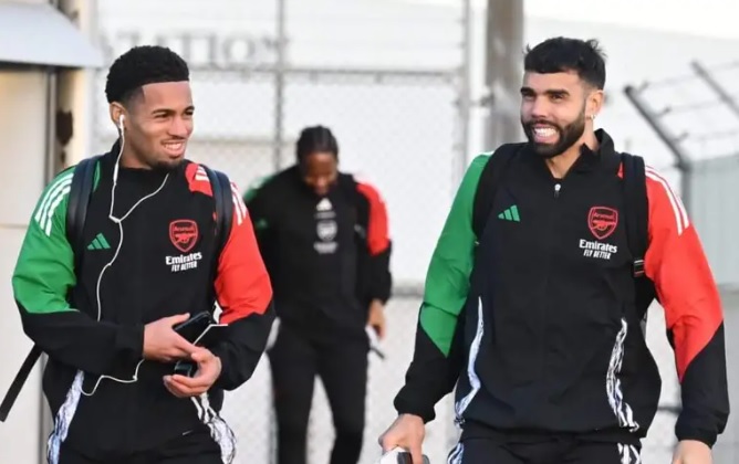 David Raya và Ethan Nwaneri có số áo mới tại Arsenal