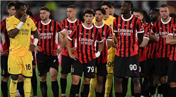 Fan Milan bức xúc sau thất bại chung kết Coppa Italia