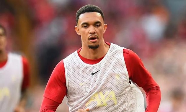 Alexander-Arnold trên đường gia nhập Real