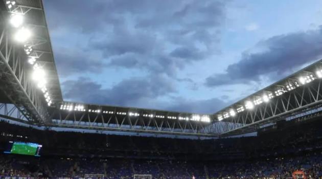 Sự cố xe mất lái khiến 13 người bị thương nhẹ trước trận Espanyol - Barca