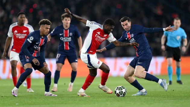 Arsenal tiếp tục trải qua một mùa giải thất vọng dù đội hình được đầu tư mạnh mẽ.