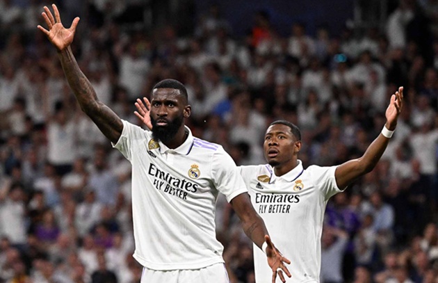 Rudiger đã lớn tuổi còn Alaba thường xuyên dính chấn thương
