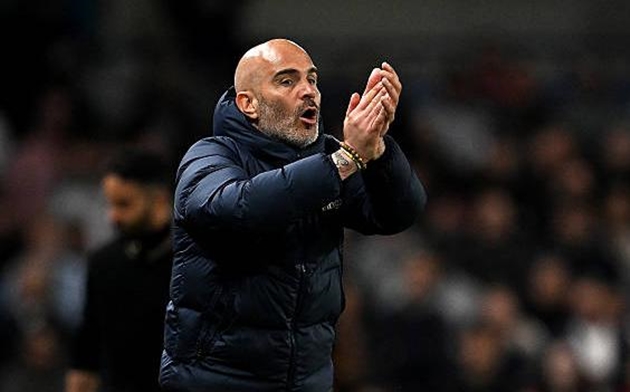Enzo Maresca ngạc nhiên với màn trình diễn của MU