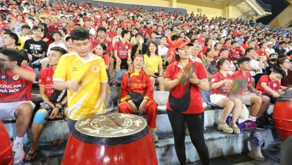 Những CĐV không được vào sân sẽ được CLB đền bù.