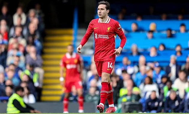 Chiesa có tương lai ở Liverpool, Slot yêu cầu chứng minh trong hè