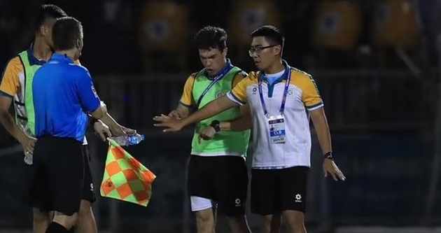 Hà Nội phàn nàn về công tác trọng tài.