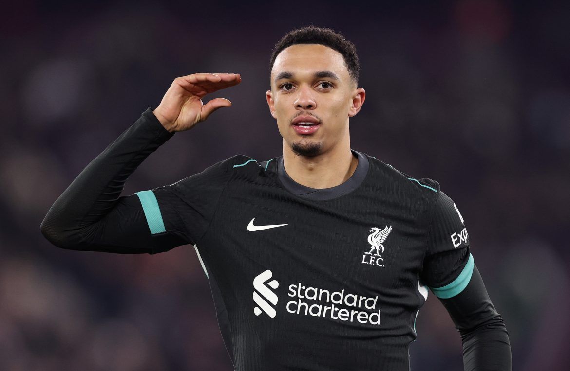 Salah bảo vệ Alexander-Arnold trước làn sóng chỉ trích từ CĐV Liverpool