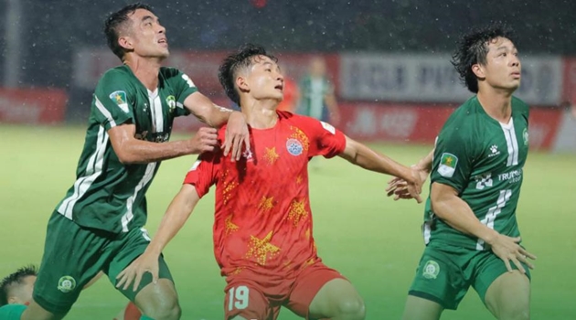 Công Phượng im tiếng, Bình Phước bị PVF cầm chân trong thế thiếu người