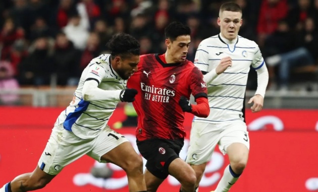 Tiền vệ người Hà Lan trong màu áo Milan.