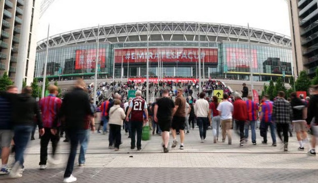 Crystal Palace nhuộm đỏ xanh Wembley ở chung kết với Man City