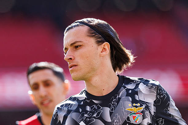 Nếu rời Benfica, Carreras sẽ giúp Man United thu về khoản tiền lớn.