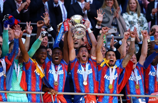 Chùm ảnh chung kết FA Cup: Crystal Palace vỡ òa; Man City buồn xo